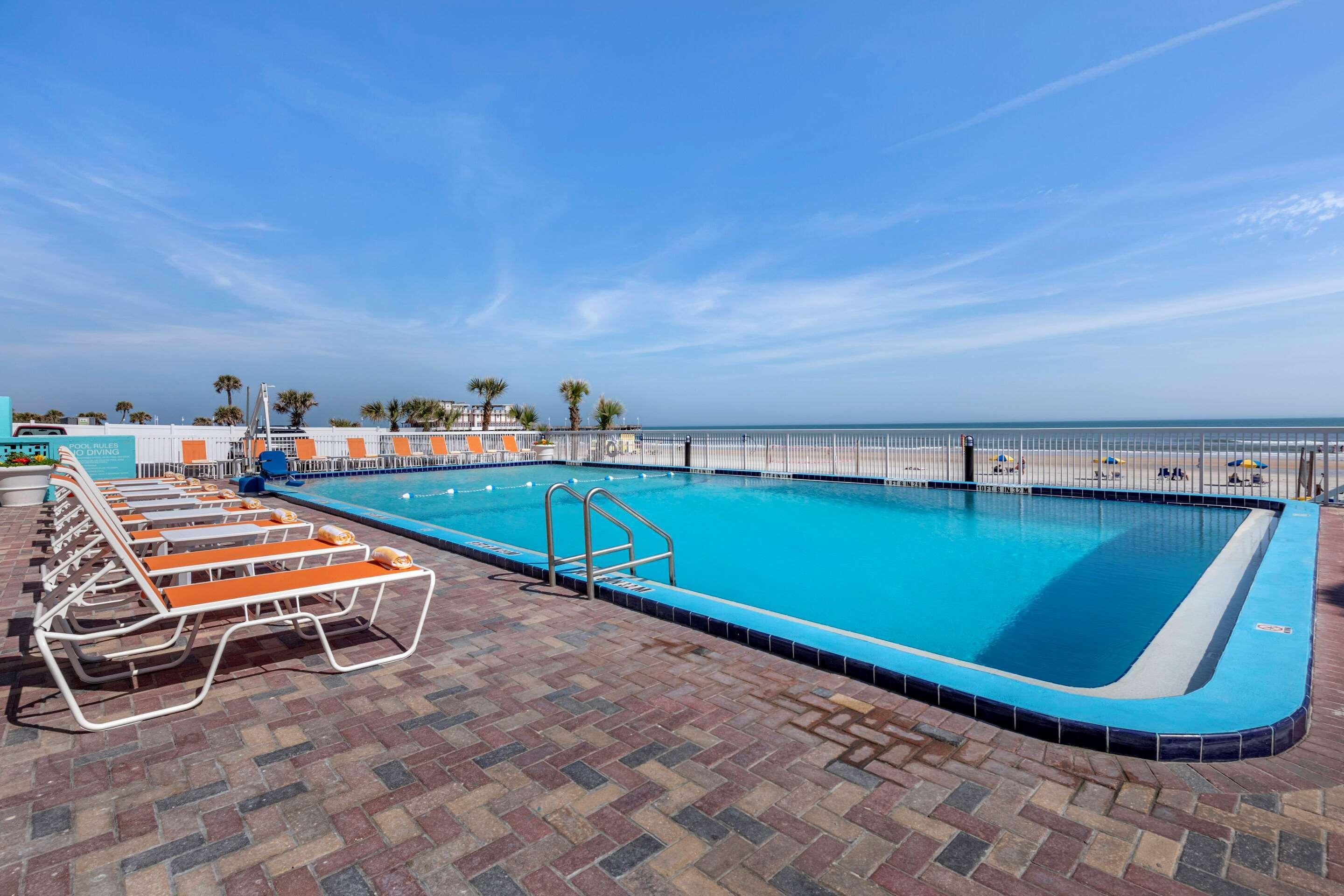 Comfort Inn & Suites Daytona Beach Oceanfront Exterior foto